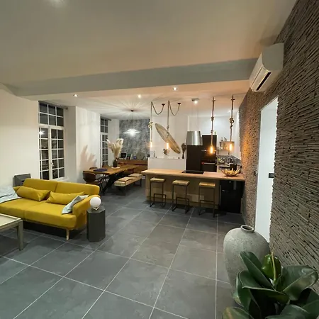 110m2 Quartier Médiéval Appartement *